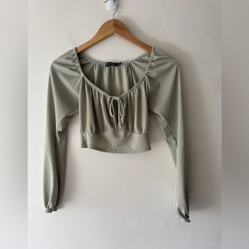 Nasty Gal Green‎ Ribbed Long Sleeve Crop Keyhole Top Elastic Sleeve Cuff